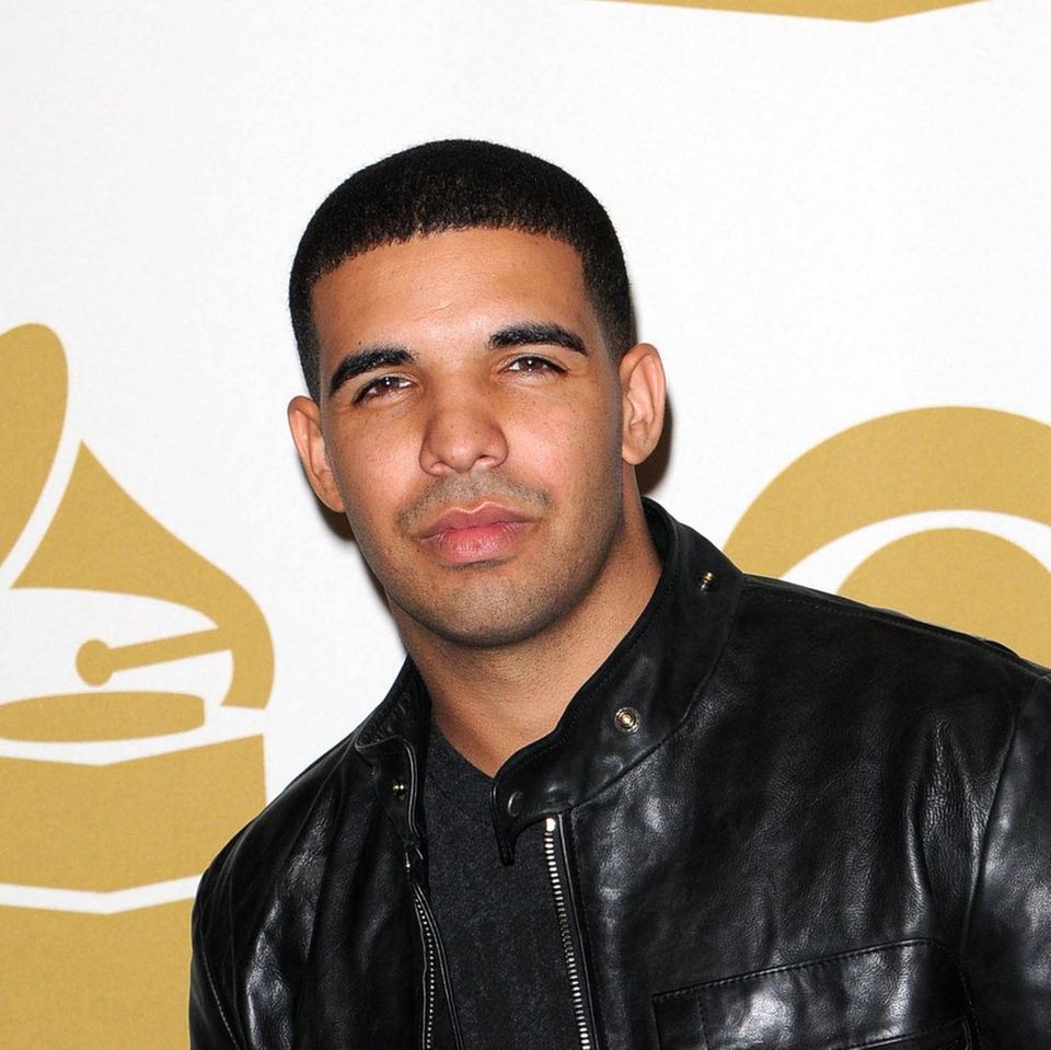 Rapper Drake hat bei einem seiner Konzerte eine teure Birkin Bag verschenkt.