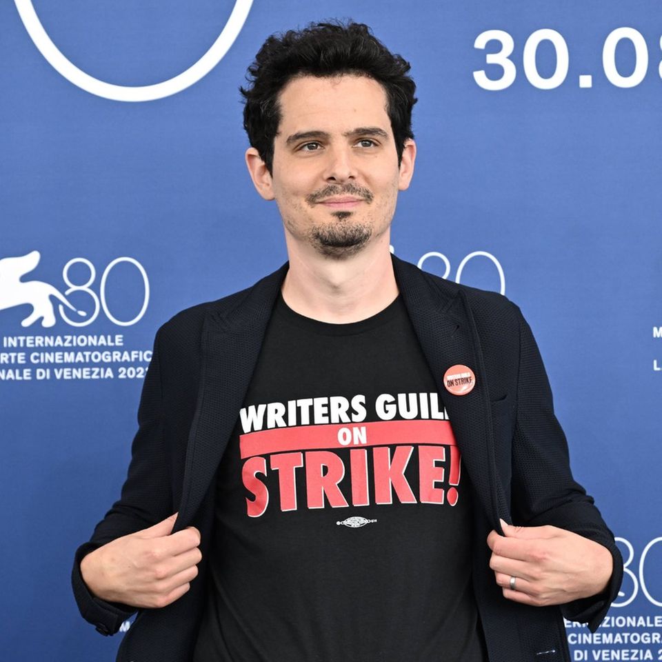 Damien Chazelle mit seinem Streik-T-Shirt in Venedig.