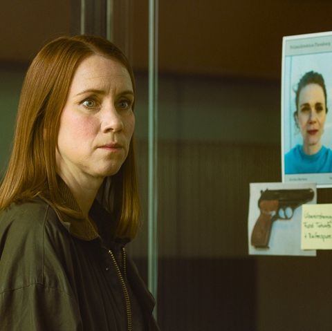 "Mordsschwestern - Verbrechen ist Familiensache: Die Made": Viktoria Lorentzen (Lena Dörrie) präsentieren sich viele Verdächti