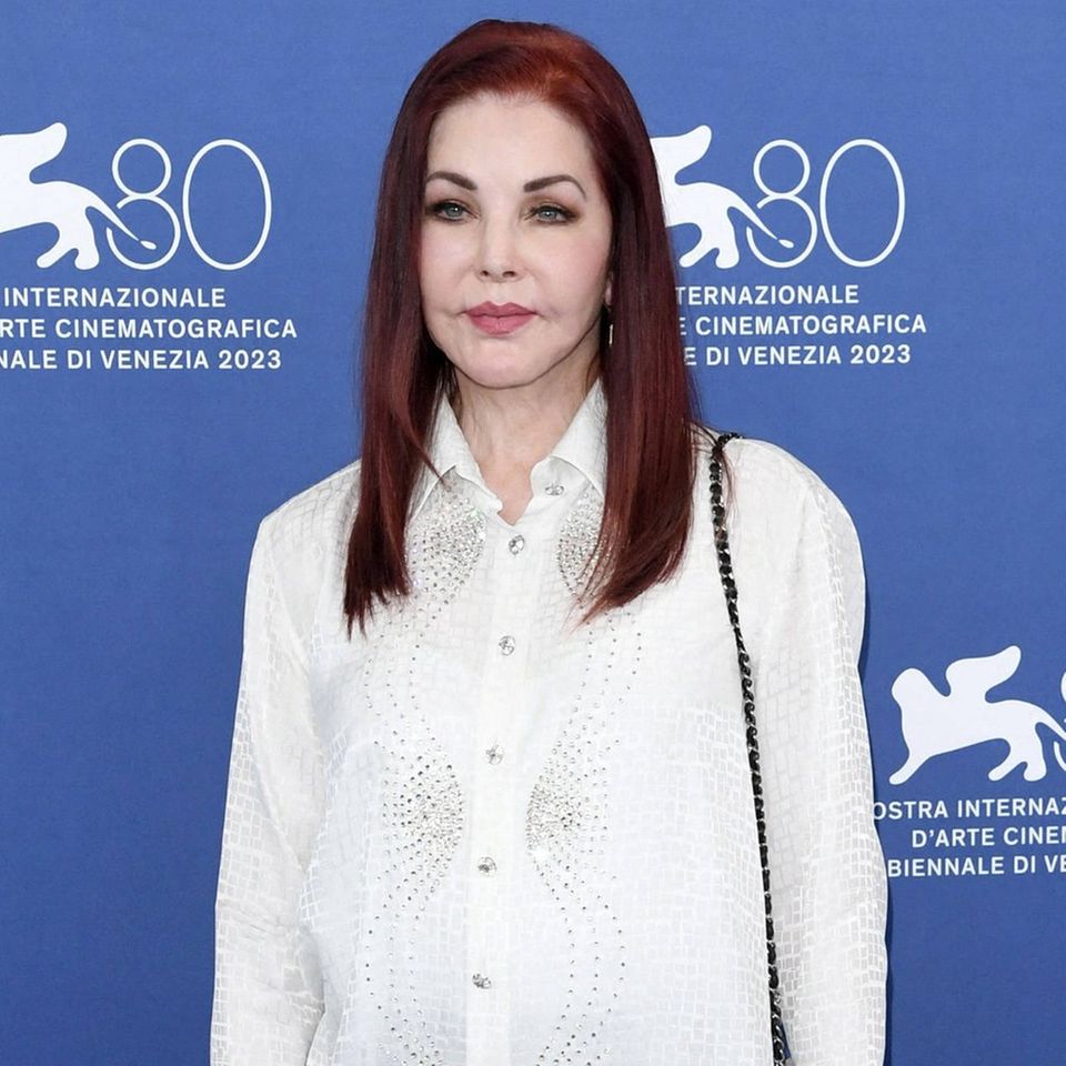 Priscilla Presley bei einem Photocall im Rahmen der Premiere des Films "Priscilla" bei den Filmfestspielen Venedig.