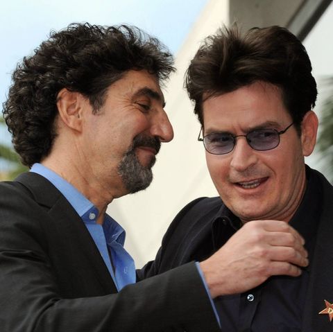 Drehen wieder gemeinsam: Charlie Sheen (r.) und Ex-"Two and a Half Men"-Produzent Chuck Lorre.