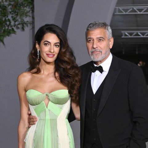 Amal und George Clooney sind seit 2014 verheiratet. Im Juni 2017 kamen ihre Zwillinge Alexander und Ella zur Welt.