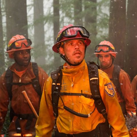 In der neuen Serie  "Fire Country" stößt nicht nur Bode Donovan (Max Thieriot) an seine körperlichen und psychischen Grenzen.