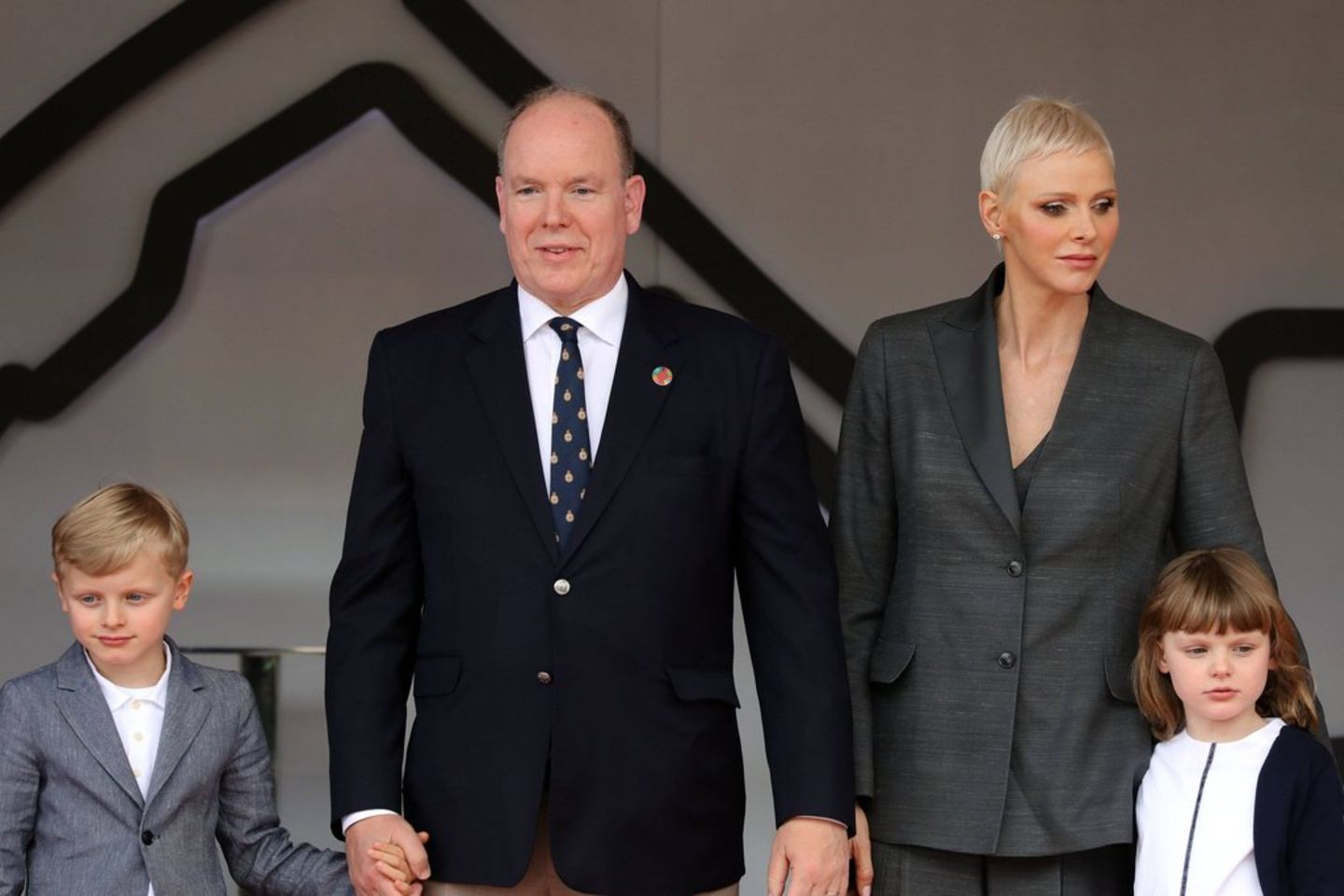 Fürst Albert und Fürstin Charlène von Monaco mit ihren Kindern Jacques und Gabriella.