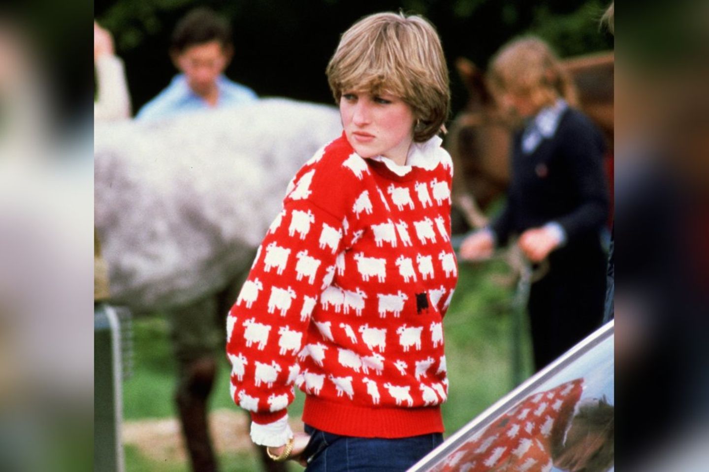 Prinzessin Diana in ihrem berühmten Schafpullover.
