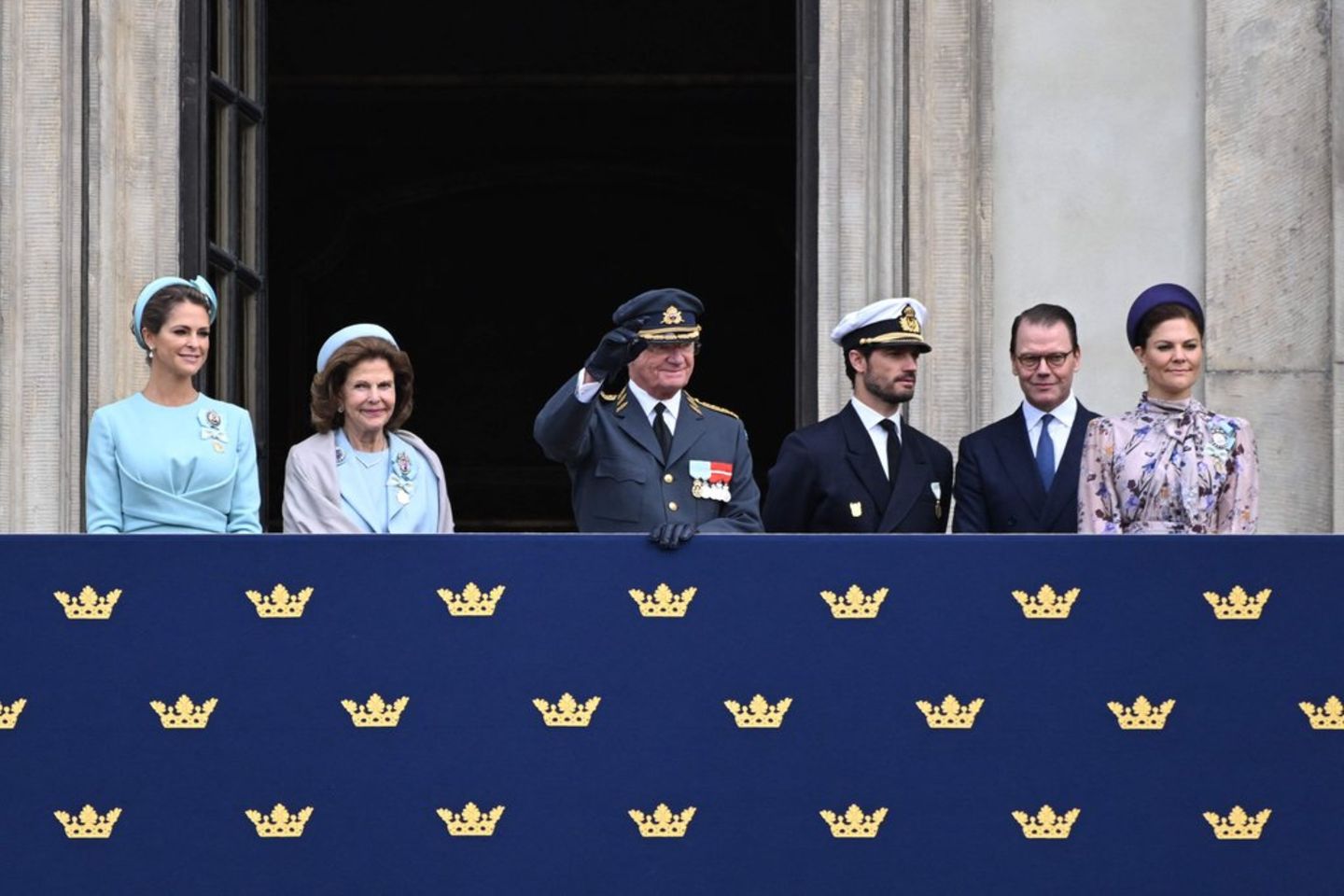 König Carl Gustaf (m.) mit Prinzessin Madeleine, Königin Silvia, Prinz Carl Philip, Prinz Daniel und Kronprinzessin Victoria.