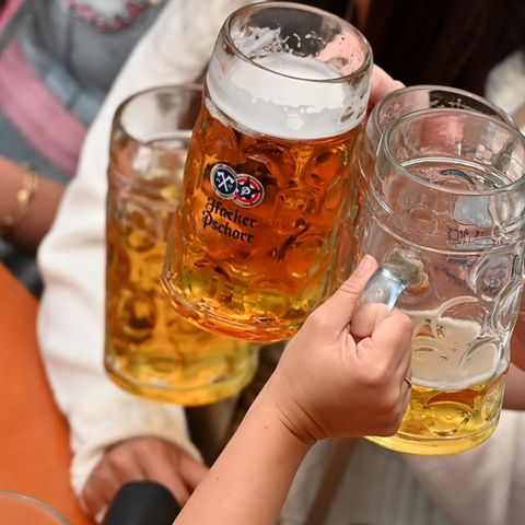 Auf dem Oktoberfest werden jedes Jahr rund sieben Millionen Liter Bier getrunken.