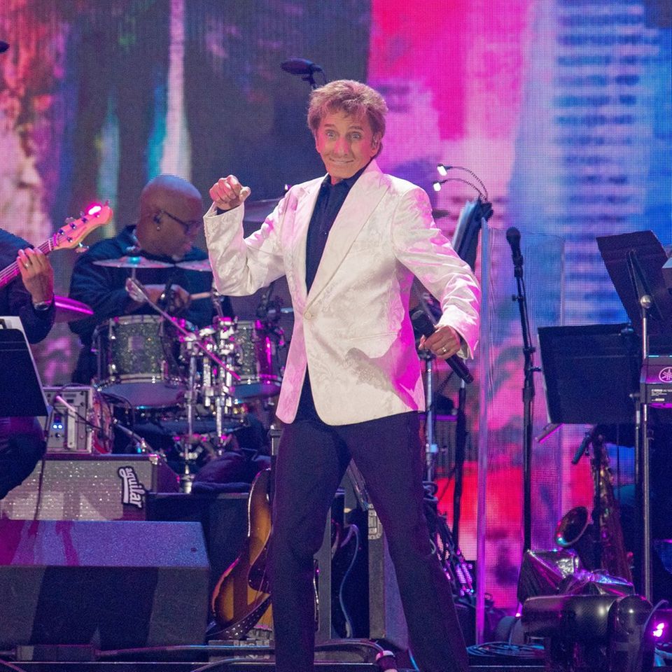 "Mandy"-Sänger Barry Manilow spielte bisher 637 Shows in Las Vegas. Auch im kommenden Jahr will er weitermachen.