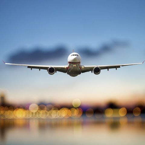 Wer mit dem Flugzeug an einem Freitag abhebt, hat derzeit die besten Chancen zu sparen.