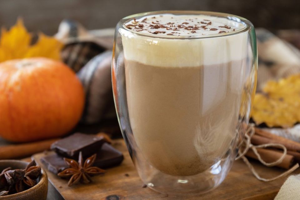 Getränke für den Herbst: So lecker schmeckt Kürbis im Cocktailglas