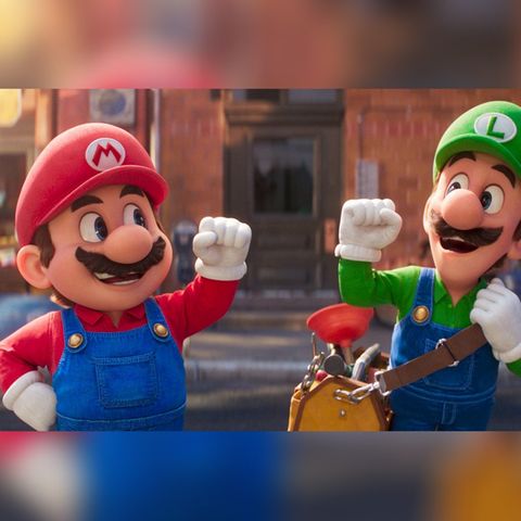 Mario (l.) und Luigi auf der großen Leinwand.