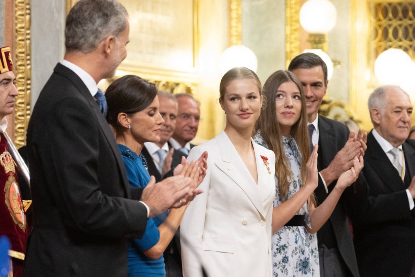 Prinzessin Leonor von Spanien wird 18 Thronfolgerin leistet wichtigen Eid