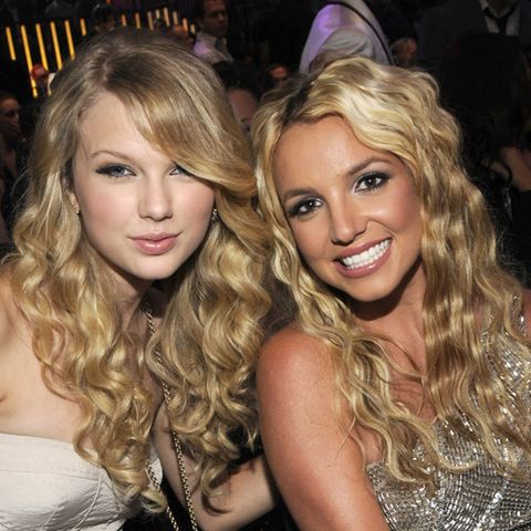 Britney Spears (r.) ist schwer begeistert von Taylor Swift - hier bei einem gemeinsamen Auftritt im Jahr 2008.