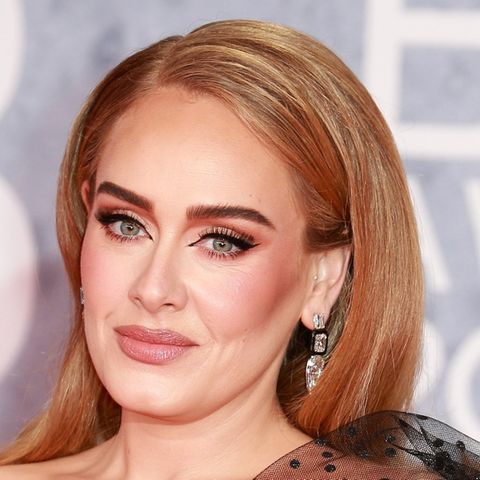 Sängerin Adele plant offenbar, sich mit einer Kosmetik-Firma ein zweites Standbein aufzubauen.