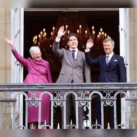 Prinz Christian von Dänemark (Mitte) mit Königin Margrethe II. und seinem Vater Kronprinz Frederik.