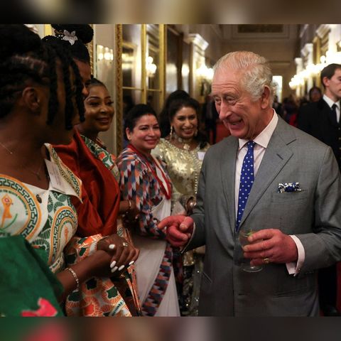 König Charles beim Empfang im Buckingham Palast.