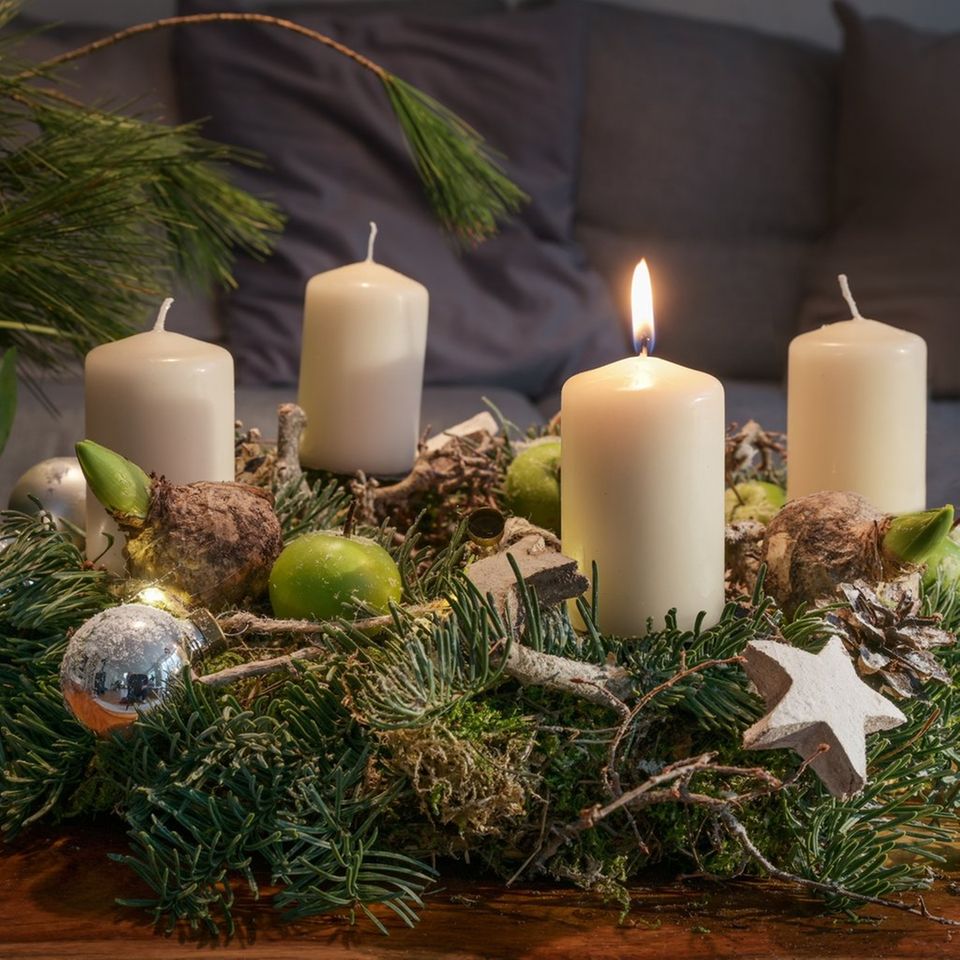 Am 3. Dezember wird die erste Kerze des Adventskranzes angezündet.