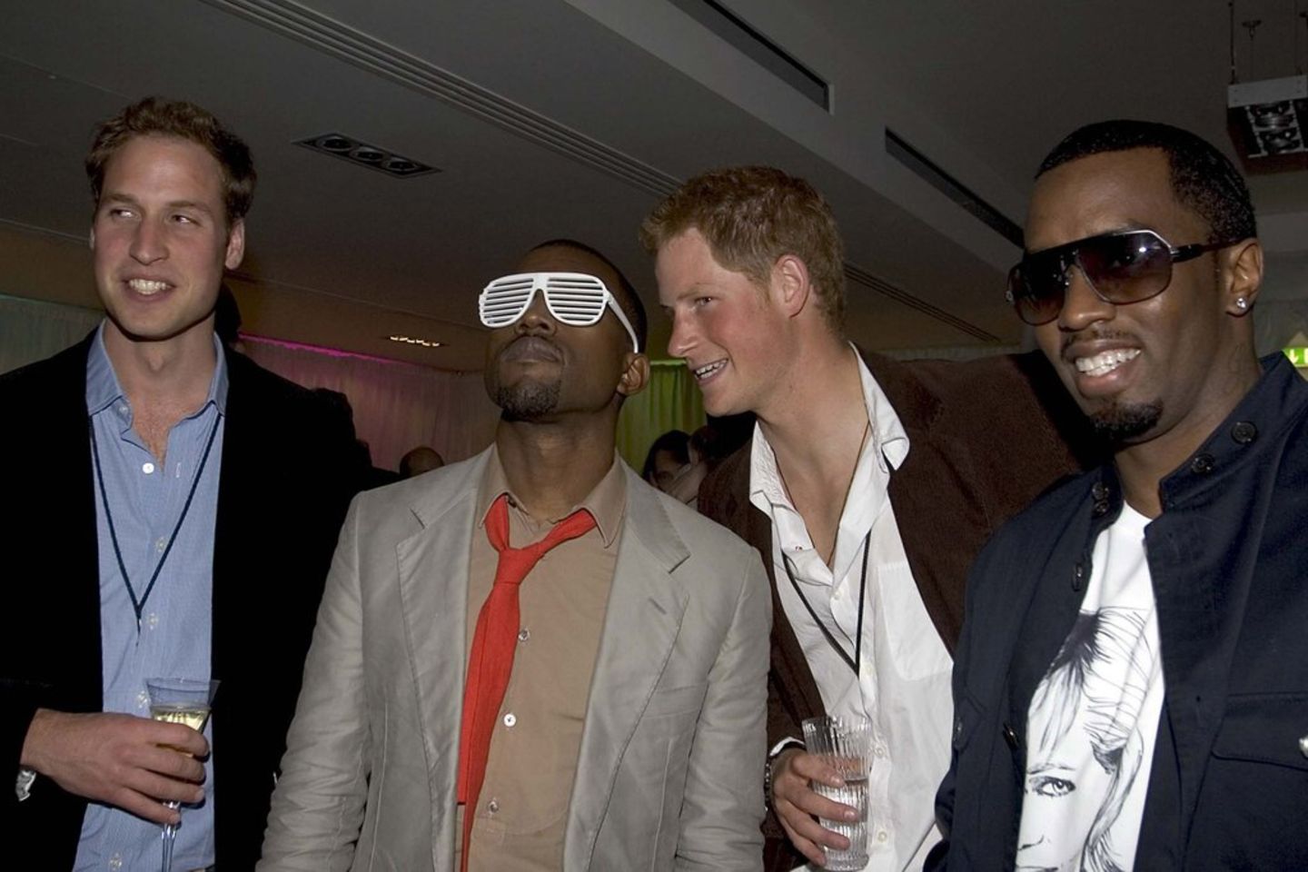 Vertraut: Prinz William (v.l.), Kanye West, Prinz Harry und Sean Combs auf der Party nach dem Gedenkkonzert für Lady Diana 200