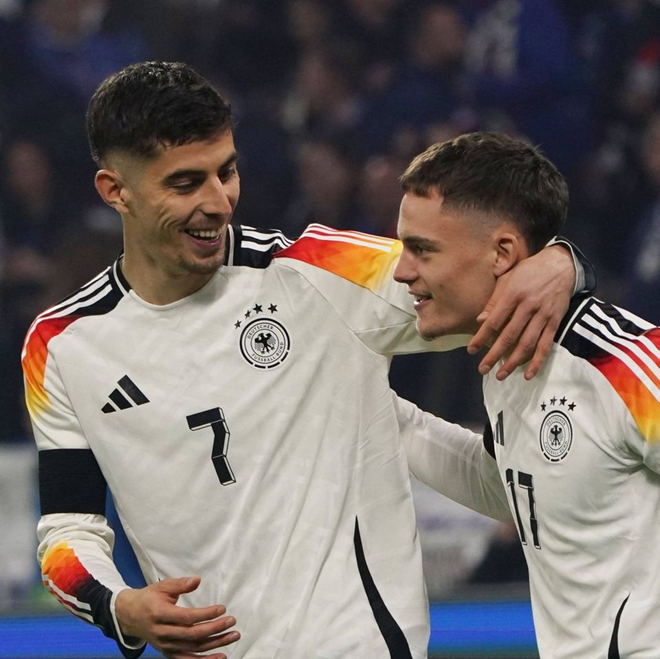 Zu welchem Song jubelt künftig die deutsche Nationalmannschaft um Kai Havertz (l.) und Florian Wirtz?