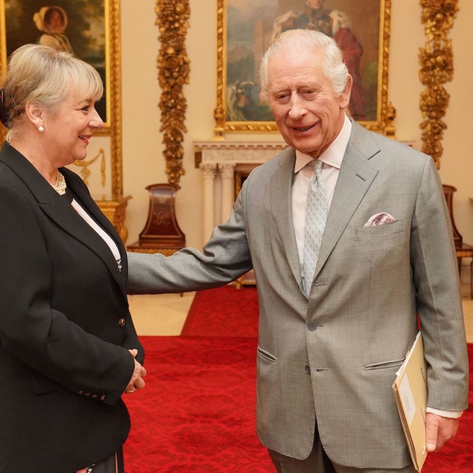 König Charles III. bei seinem Termin am Dienstag im Buckingham Palast.