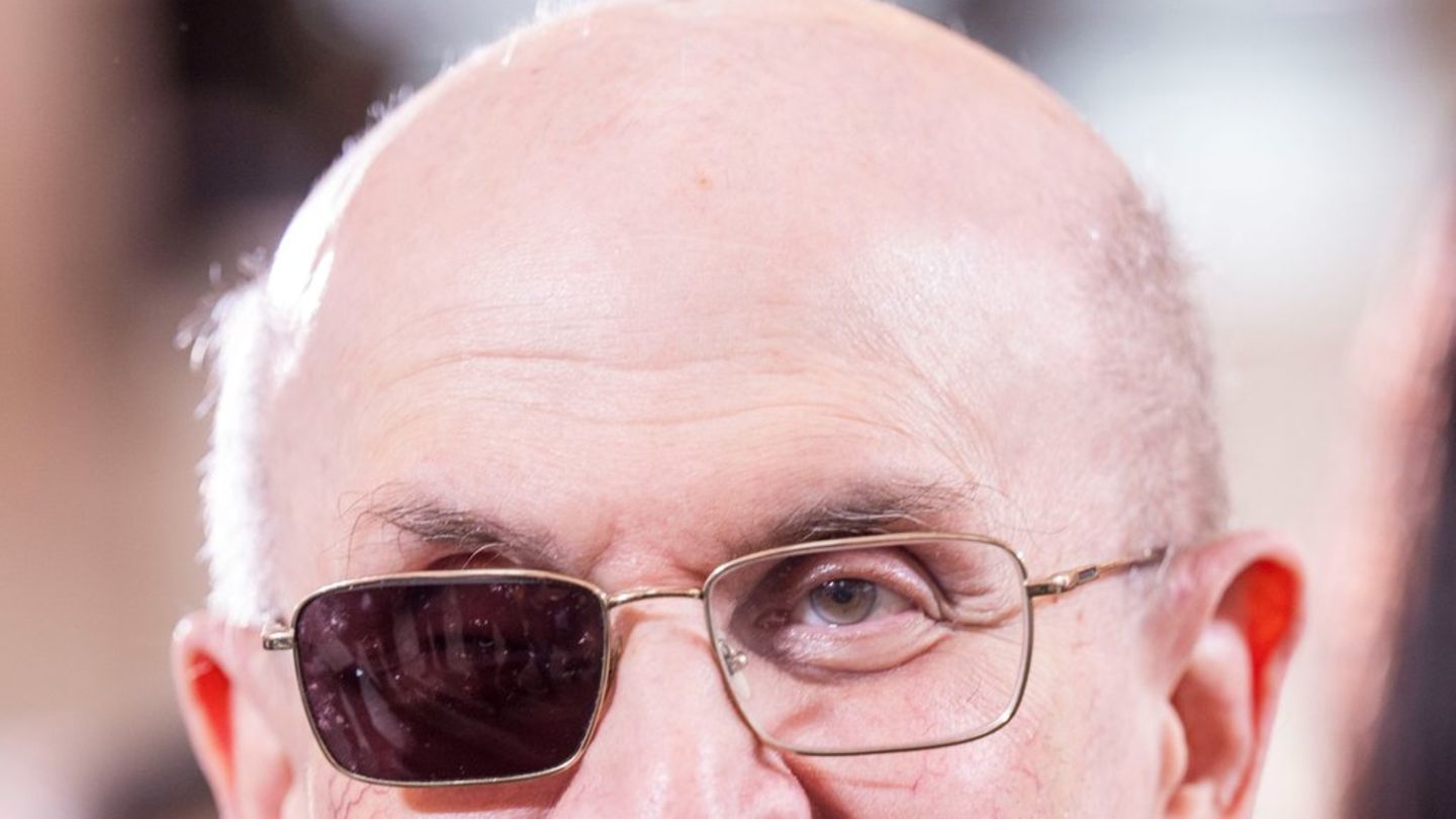 Messerattacke auf Salman Rushdie: Auge war &amp;quot;wie ein weichgekochtes Ei&amp;quot;