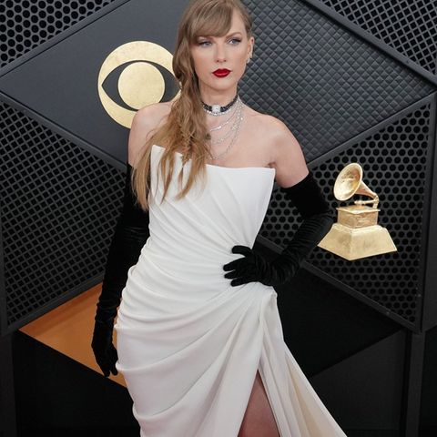 Taylor Swift bereitete schon bei der diesjährigen Grammy-Verleihung ihren neuen "Fortnight"-Look vor.
