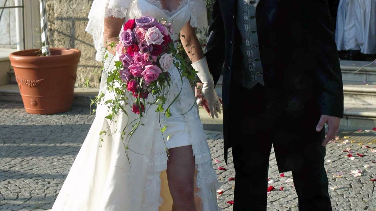 Im Vokuhila-Schnitt: So ikonisch war das Brautkleid von Cora Schumacher