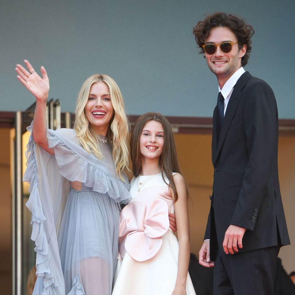 Strahlende Patchworkfamilie: Sienna Miller mit Tochter Marlowe und ihrem Lebensgefährten Oli Green.