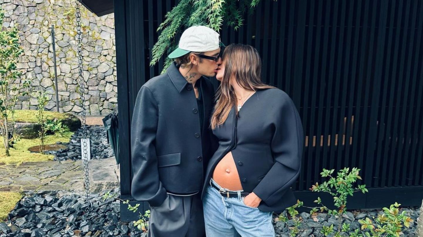 Justin Bieber Er Begeistert Mit Neuen Babybauchbildern Von Hailey