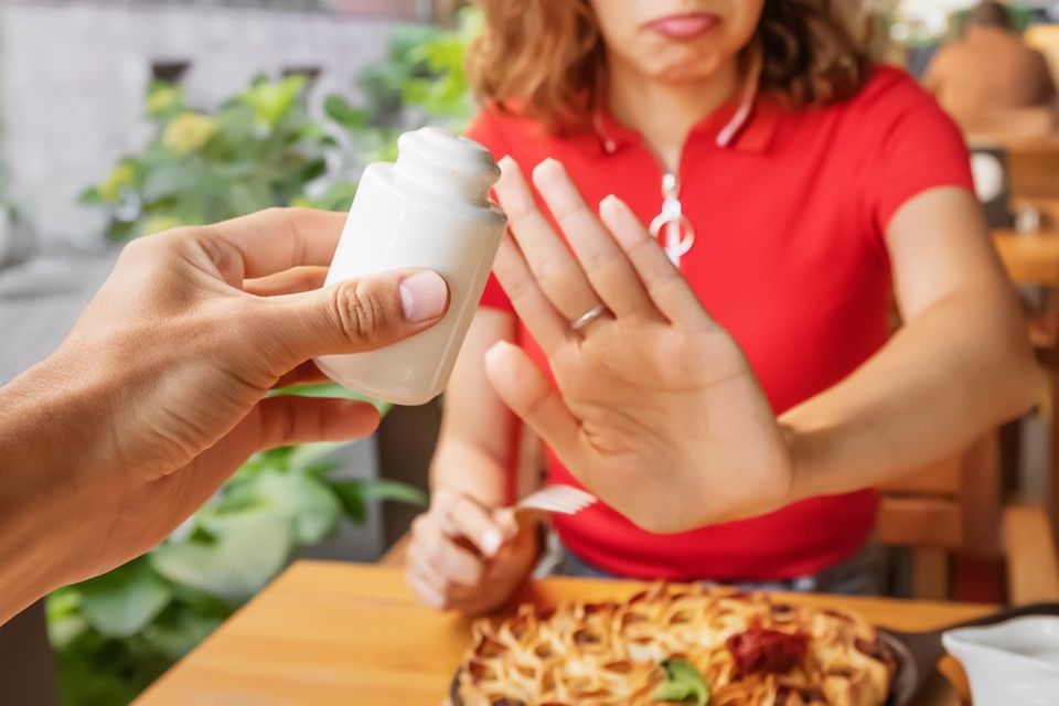 Gesund oder gefährlich? Was passiert, wenn man kein Salz mehr isst