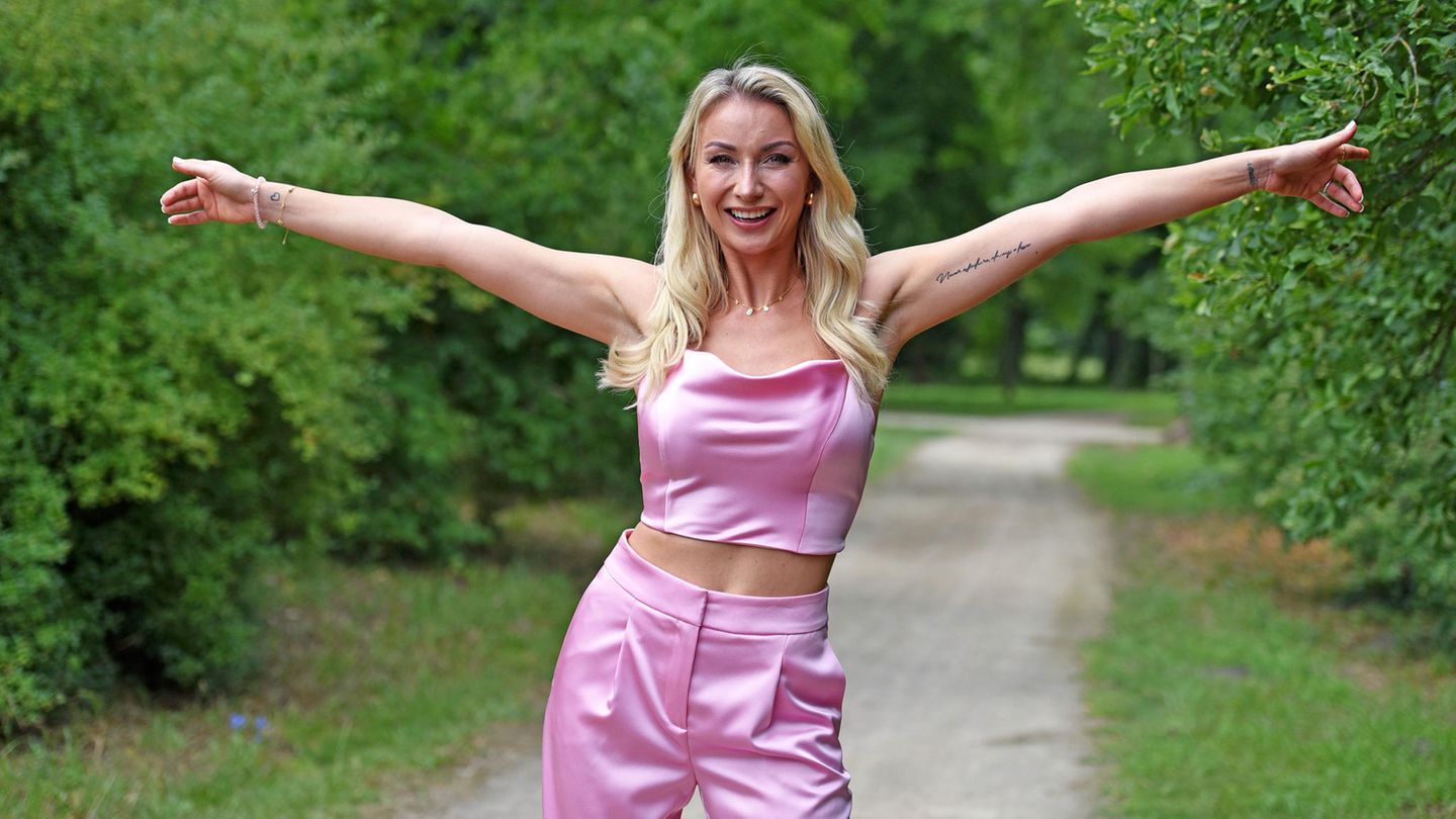 AnnaCarina Woitschack Der SchlagerStar ziert das neue PlayboyCover