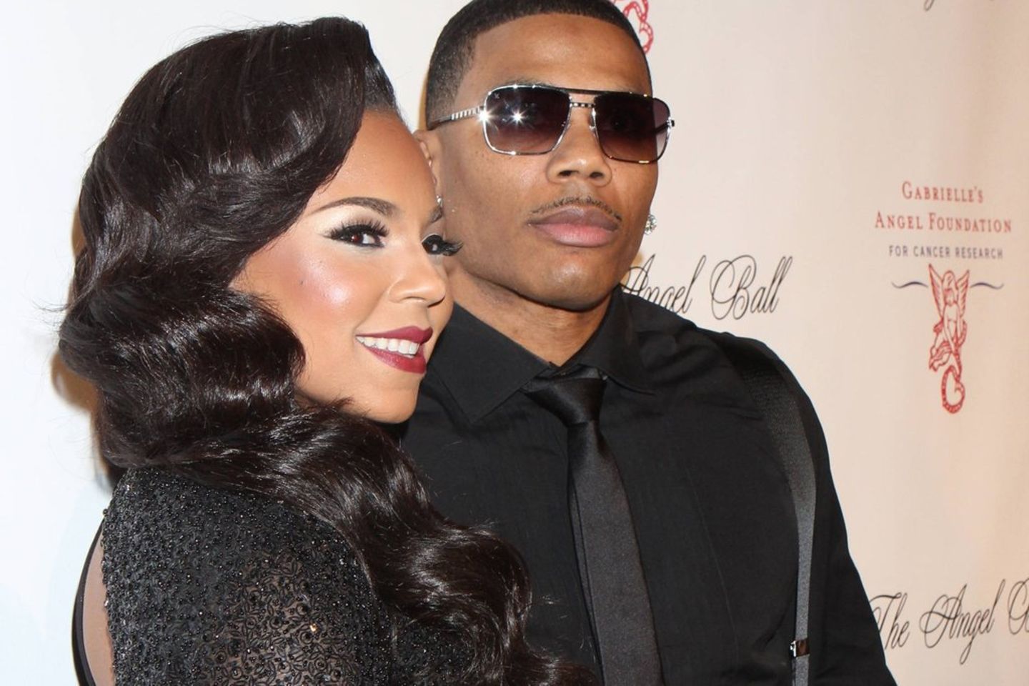 Nelly y Ashanti se convirtieron en padres.