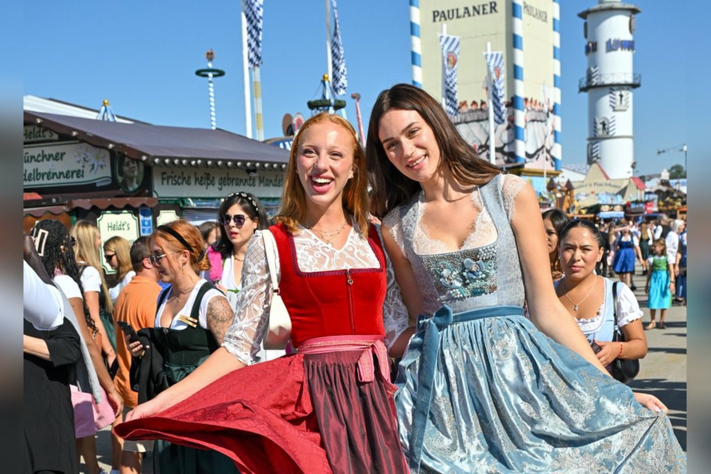 Promi-Töchter in Dirndl-Fieber: Boris Beckers Tochter Anna Ermakova (left) played with Gloria-Sophie Burkandt, dem