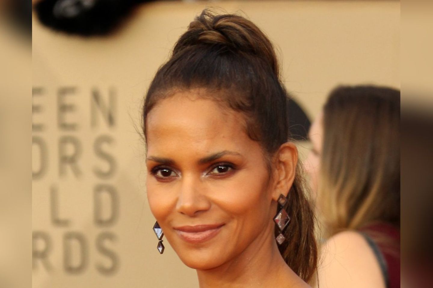 achselhaare Halle Berry: Plötzlich hat sie XXL-Achselhaare