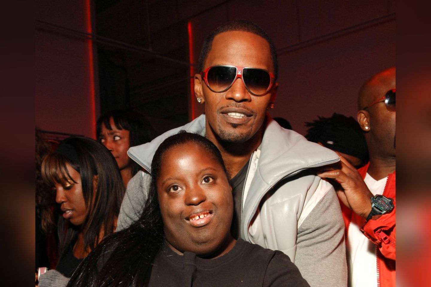 Jamie Foxx with Schwester opponent DeOndra Dixon.