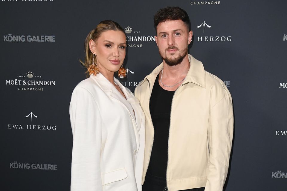 Auf der Berlin Fashion Week im Juli 2024 sahen Gerda Lewis und Jannik Kontalis noch glücklich zusammen aus.