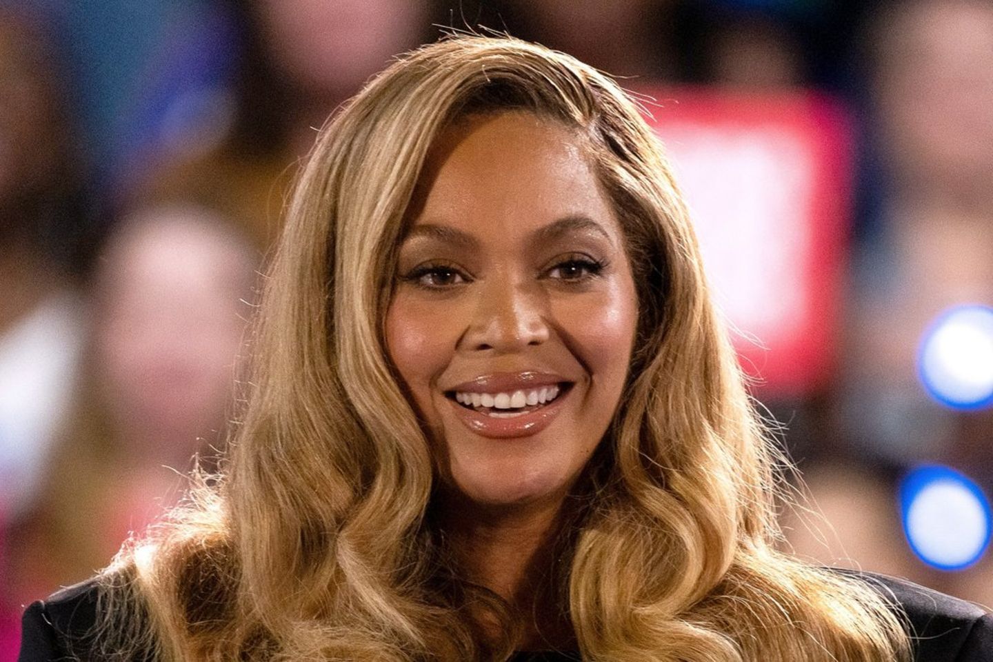 Singer Beyoncé provides musical support at the NFL's Christmas game.