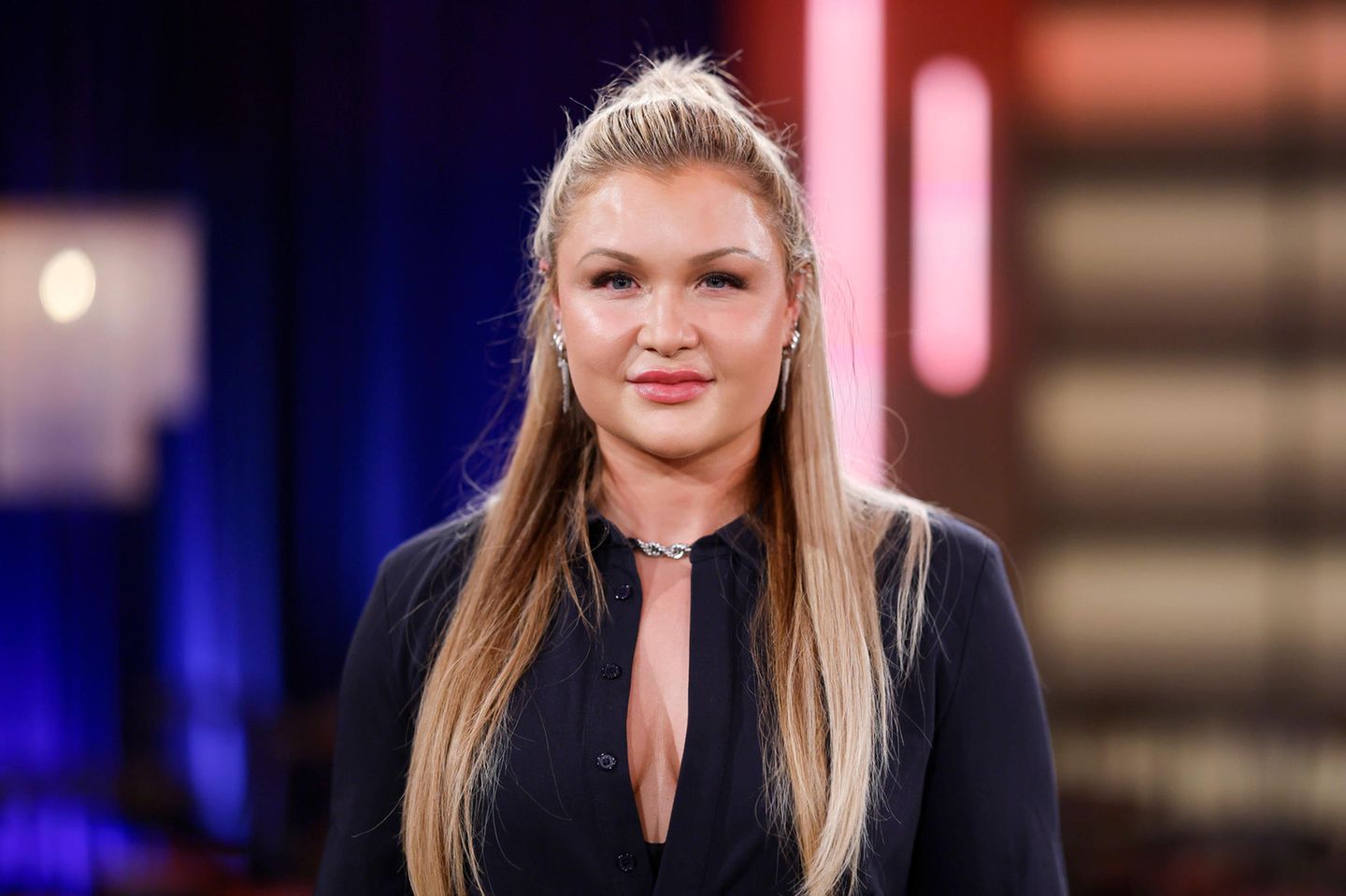 Sophia Thiel posiert oben ohne auf Instagram