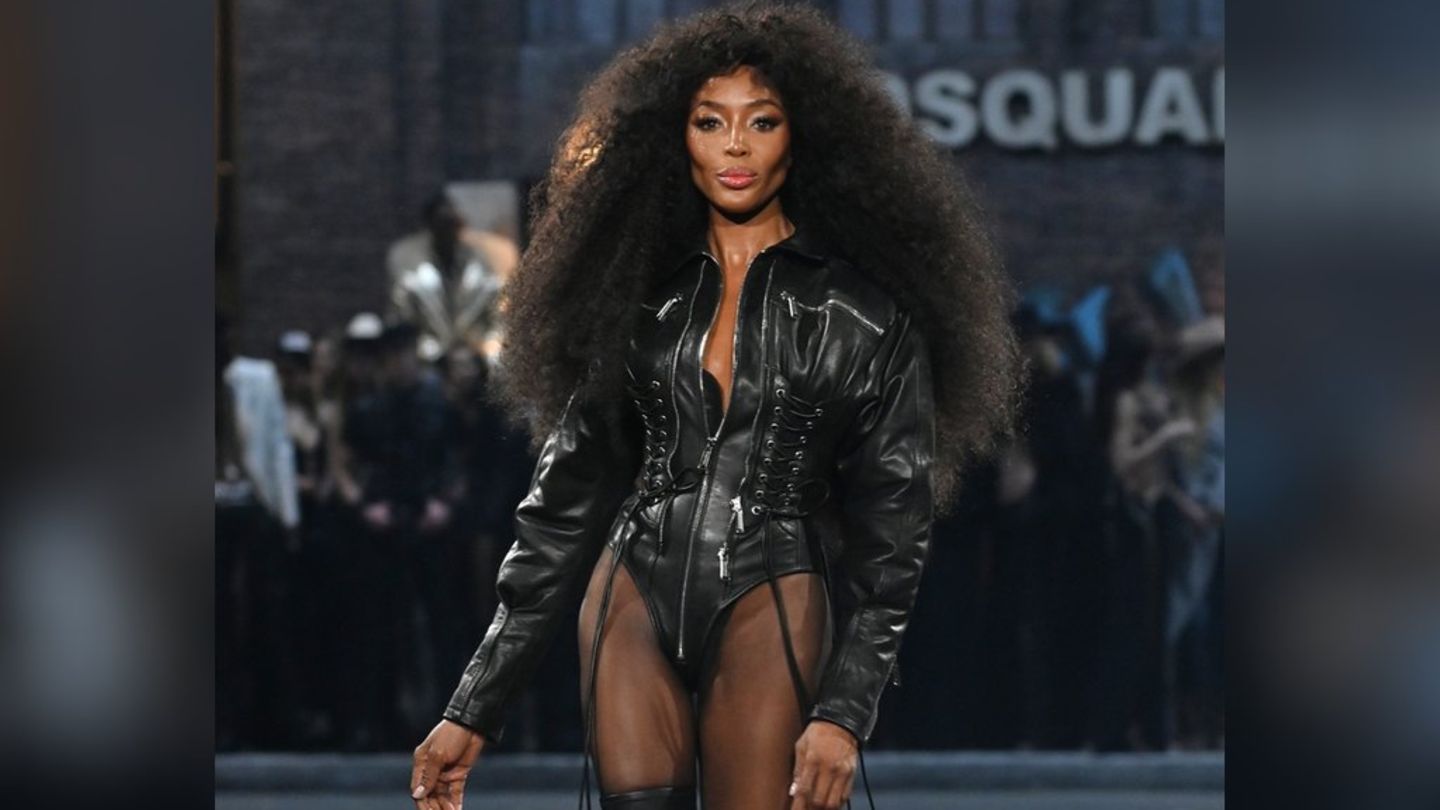 Naomi Campbell begeistert auf dem Mailänder Laufsteg: Ein atemberaubendes Bodysuit!