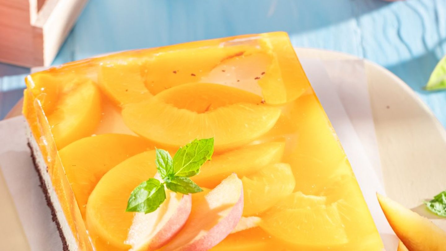 Süße Auszeit: Blechkuchen mit Pfirsich und Vanillecreme